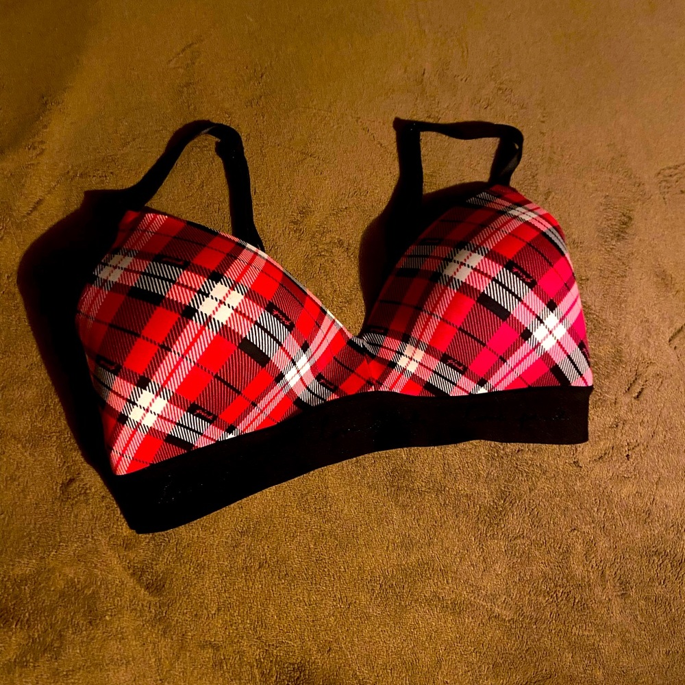 VS pink bra